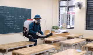 Hà Nội hướng dẫn các trường chuẩn bị đón học sinh trở lại trường học.