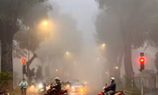 Hà Nội nồm ẩm dài ngày 