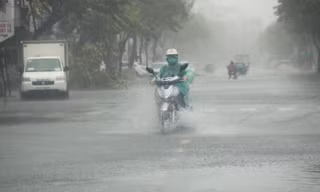 Nhiều vùng trên cả nước đón mưa rất lớn