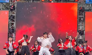 Hà Nội: Học sinh THPT Việt Đức 'cháy' hết mình với 'Viet Duc’s Stars 2023'