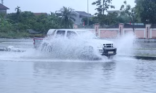 Không khí lạnh tràn về miền Bắc, miền Trung đón mưa dông