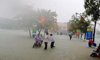 Mưa bao trùm miền Trung, mở rộng ra phía Đông Tây Nguyên