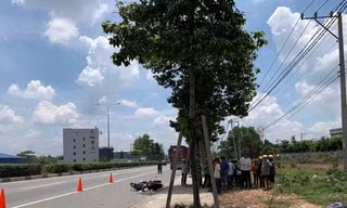 Xe container chạy lấn làn, 2 người thương vong