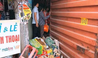 Thùng container văng vào nhà dân khiến 2 người thương vong