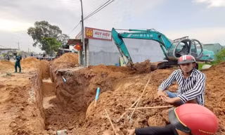 Làm cống thoát nước bên đường, một công nhân tử vong