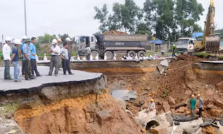 Toàn cảnh khắc phục 'hố tử thần' khổng lồ giữa Thủ đô