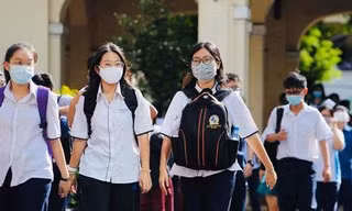 Cho học sinh đến trường tại những vùng kiểm soát được dịch ngay trong tháng 10