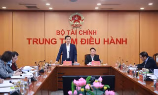 Phó Thủ tướng Lê Minh Khái và đoàn kiểm tra làm việc với Bộ Tài chính.