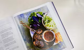Bún chả vào sách tôn vinh ẩm thực thế giới của Nữ hoàng Anh