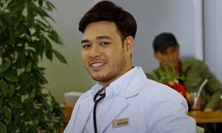 Bác sĩ Hùng 'Bão ngầm' đời thực là mỹ nam bí ẩn