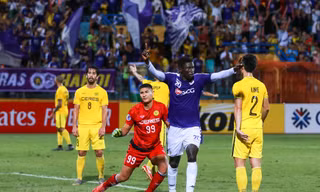 Omar ghi bàn mở tỷ số cho Hà Nội FC