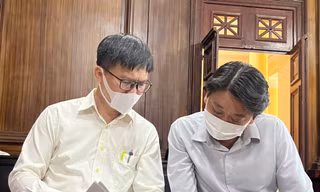 Hai bị cáo tại phiên tòa ngày 21/12