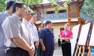 Trưng bày 33 số báo viết tay, in trong rừng, phát tận chiến hào trong Chiến dịch Điện Biên Phủ