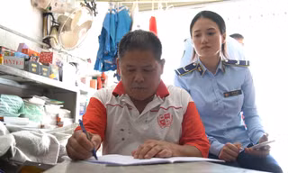 Điện Biên thu giữ nhiều áo phông in hình bản đồ Việt Nam thiếu Hoàng Sa, Trường Sa