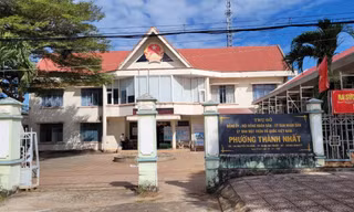 Chủ tịch phường và cấp phó bị cách chức do buông lỏng quản lý đất đai