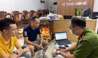 Công an làm việc với các đối tượng
