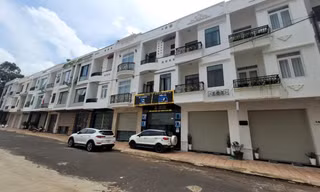 Dù báo Tiền Phong đã có nhiều bài phản ánh để ngăn chặn, nhưng chính quyền địa phương lại làm ngơ cho hành vi phi pháp này của Cty Phú Xuân