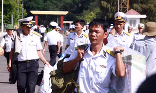 Giao quân giữa sóng biển Trường Sa