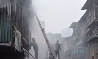 Hiện trường vụ cháy khu tập thể D11 Nam Đồng