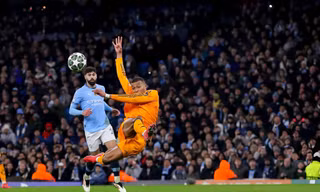 Man City 'tự sát' hay đơn giản là Real quá hay?