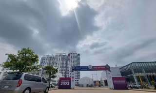 Làng VĐV SEA Games 32: Bên ngoài tráng lệ, bên trong thì sao?