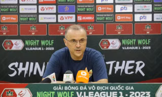 HLV Bandovic bảo vệ CĐV Nam Định, thừa nhận Hà Nội may mắn thoát bàn thua phút cuối