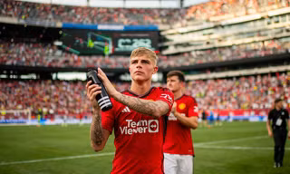 Bi kịch của cựu tài năng trẻ MU, từ người thay thế Luke Shaw đến án tù 14 tháng
