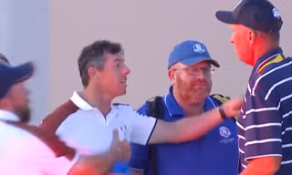 Trước ngày cuối Ryder Cup 2023, Rory McIlroy giận dữ, làm loạn bãi đậu xe