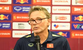 Giành vé vào VCK U23 châu Á, HLV Troussier tuyên bố có 10-15 cầu thủ U23 đủ khả năng chơi cho ĐQTG