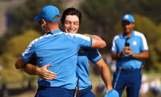Ngày 1 Ryder Cup 2023: Tuyển châu Âu khởi đầu như mơ