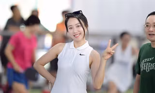 Diễn viên Huỳnh Hồng Loan dẫn đầu cuộc đua Người đẹp Pickleball