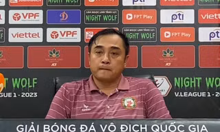 HLV Nguyễn Đức Thắng: 'Tôi chẳng đánh giá đâu, chán rồi, tôi không muốn nói nữa, xin hết'