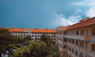 “Ôm tim” trước những ngôi trường view đẹp như phim 