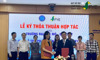 Buổi ký kết MOU với trường Đại học Mỏ địa chất và FYE. 