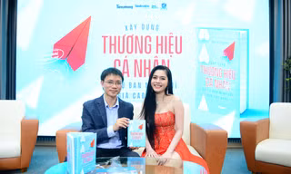 Người đẹp Cao Diệp Anh xuất hiện lộng lẫy tại lễ ra mắt đặc san về xây dựng thương hiệu cá nhân