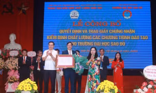 Trường Đại học Sao Đỏ được trao giấy chứng nhận kiểm định chất lượng 03 chương trình đào tạo 