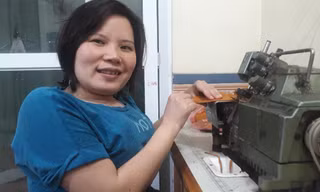 Chị Đỗ Thị Huế và chiếc máy may khẩu trang chống dịch