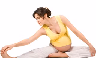 Phụ nữ mang thai phù chân: Nguy cơ gây giãn tĩnh mạch