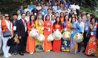Thứ trưởng Ngoại giao Lê Thị Thu Hằng phát biểu tại cuộc họp báo. (Ảnh: UBNV)