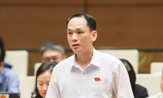 Kể chuyện Bác Hồ phong tướng, đại biểu đề nghị quy định cụ thể tiêu chuẩn, tiêu chí trong luật