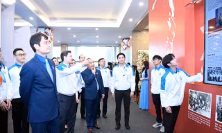 Vững bản sắc - Giàu khát vọng - Kiến tạo tương lai - Dựng xây đất nước