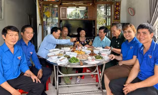 'Bữa cơm tri ân' ấm áp nghĩa tình 