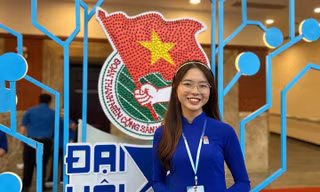 Bạn trẻ trải nghiệm triển lãm thực tế ảo tại lễ ra quân Tháng Thanh niên 2023 ẢNH: VƯƠNG ĐỨC 