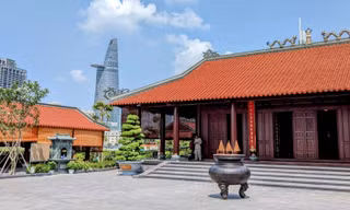 Ngôi đình 300 tuổi và thành phố 3 tuổi 