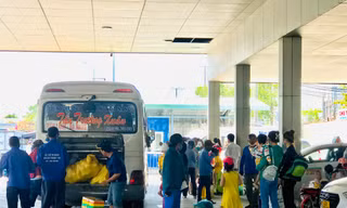 Không để xảy ra tình trạng người dân không được về quê ăn Tết do thiếu tàu, xe