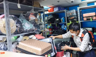 Kho hành lý thất lạc đầy ắp ở sân bay Nội Bài, cách nào để hành khách tìm lại nhanh nhất?