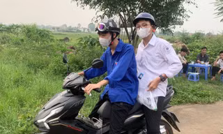 Hơn 3.000 tình nguyện viên áo xanh Thủ đô tiếp sức sĩ tử thi vào lớp 10