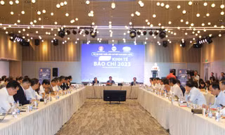 ‘Nghịch lý’ của doanh thu báo chí