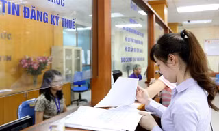 Người lao động chắt chiu từng đồng cân đối cuộc sống