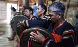 Tái hiện lễ nhận con nuôi của người Êđê
